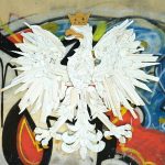 Godło Polski wykonane z bielonego, rwanego papieru ściernego, z fragmentami złota na koronie, dziobie i szponach orła. Tłem dla pracy jest ściana bloku z ulicznym graffiti.